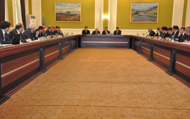 neqliyyat-nazirliyinde-musavire-kecirildi
