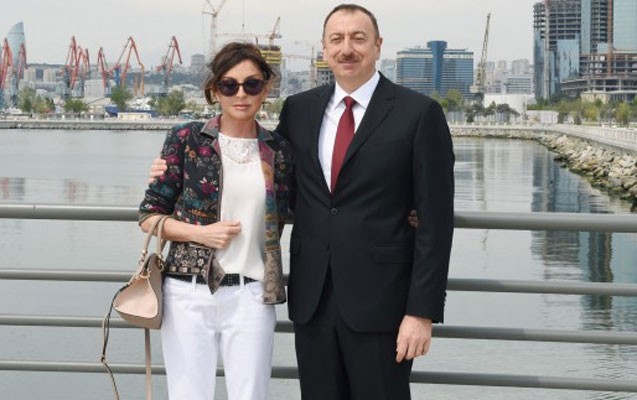ilham-eliyev-xanimi-ile-ag-seher-bulvarinda-