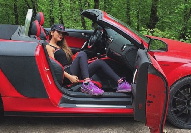 iranda-zengin-memur-ovladlarina-zerbe-