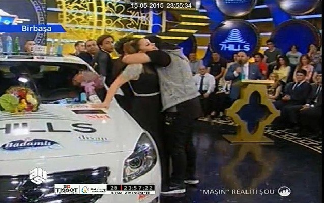 xatireni-masindan-cixarmaq-istedi-amma-