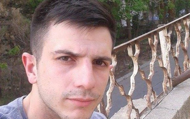 ozunu-yanan-binadan-ataraq-olen-gencin-fotolari