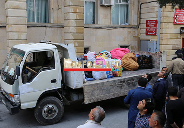 yanan-binanin-sakinleri-esyalarini-dasiyir-