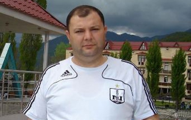 neftci-qarabag-veteranini-isden-qovdu
