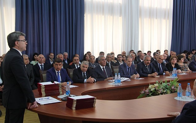 nazirlik-iscileri-pese-bayramini-qeyd-edir