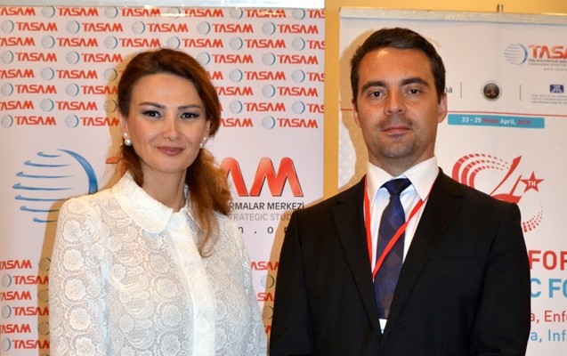 qenire-pasayeva-macar-siyasetciden-destek-istedi