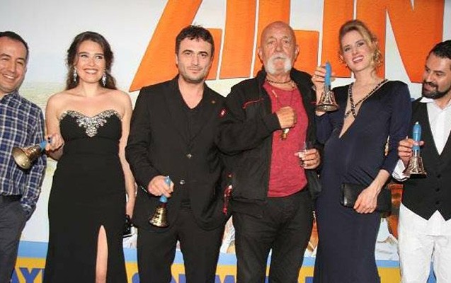 hamile-aktrisa-qala-gecesinde-