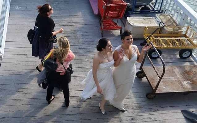 elnare-ile-amerikali-memur-qizinin-eynicinsli-nikahindan-