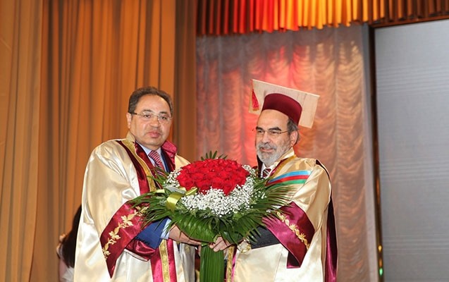 bdu-fexri-doktor-diplomunu-ona-verdi-