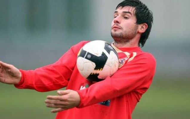 qarabag-dneprden-futbolcu-alir