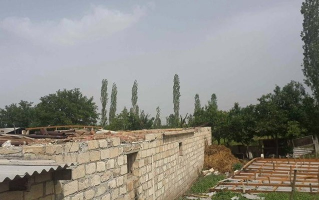 terterde-evlerin-dami-ucdu-elektrik-xetti-kesildi-