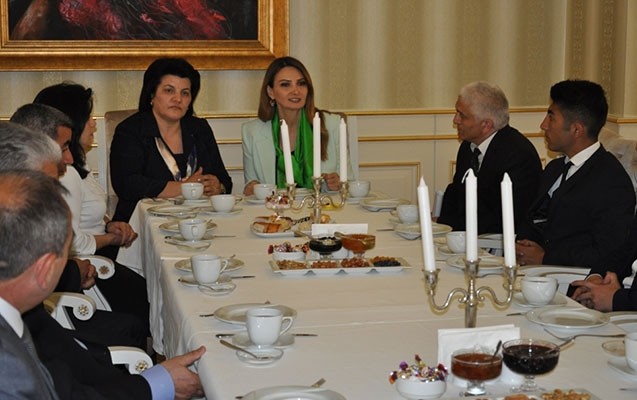 qenire-pasayeva-mezunlari-mukafatlandirdi-