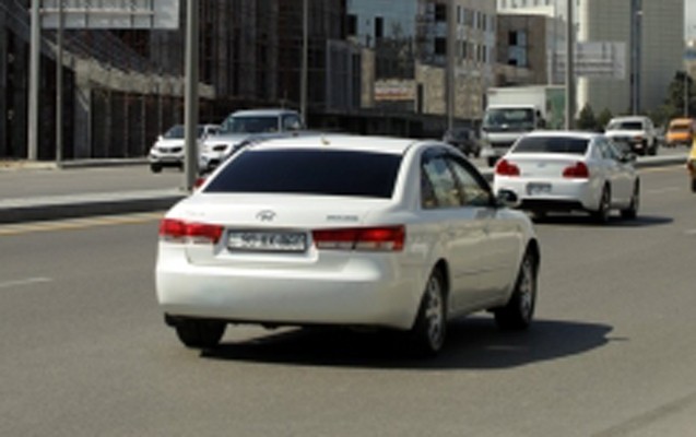 masin-nomresi-almaq-isteyen-sexsi-aldatdilar