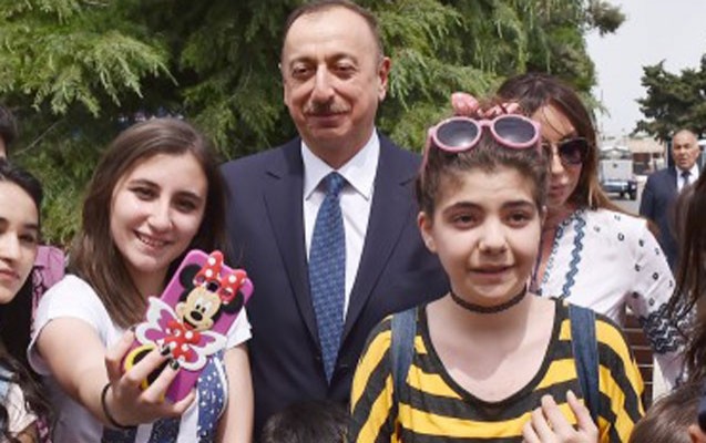 ilham-eliyev-ve-xaniminin-bulvardaki-