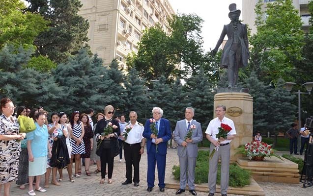 puskinin-anadan-olmasinin-216-ci-ildonumu-qeyd-edilib