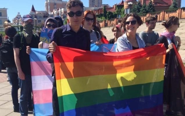 kievde-gey-parad-kecirilib-