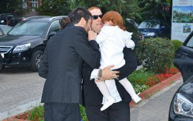 gokhan-qizini-gosterdi-