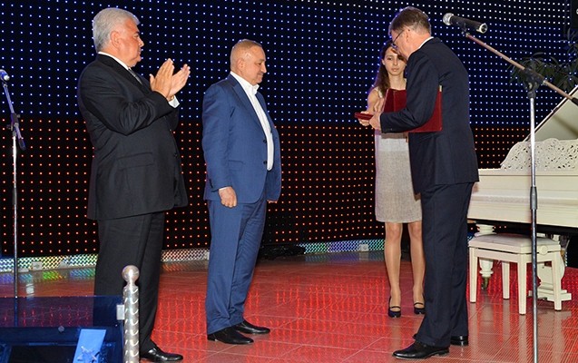 putinin-mukafati-spacein-prezidentine-verildi