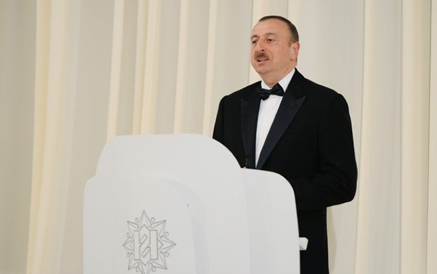 ilham-eliyevin-acilis-oncesi-resmi-cixisi