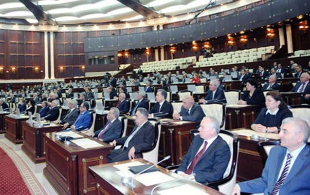 azerbaycanli-deputatlardan-
