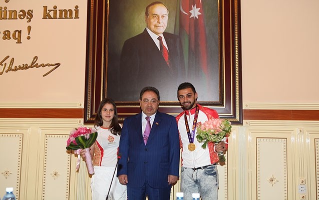 abel-meherremov-medalcilarla-gorusdu-