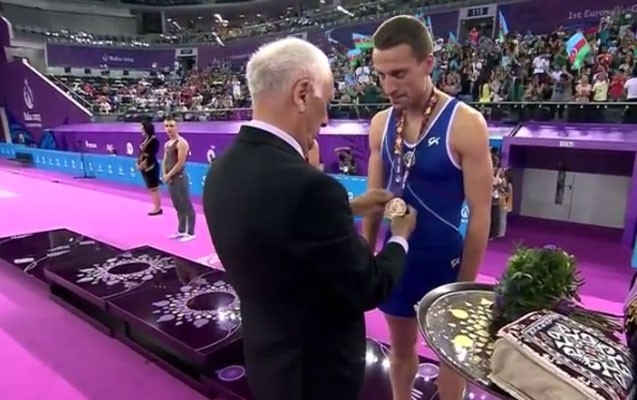 azerbaycan-gunun-ilk-medalini-qazandi-