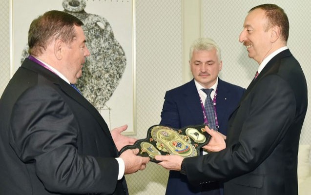 ilham-eliyeve-sambonun-cempion-kemeri-verildi-