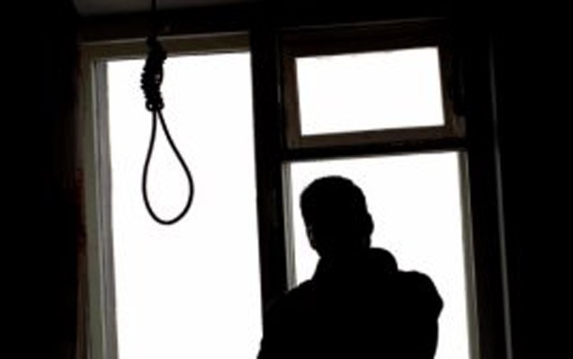 53-yasli-kisi-ozunu-asdi-