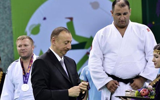 o-meni-podiuma-devet-etdi-