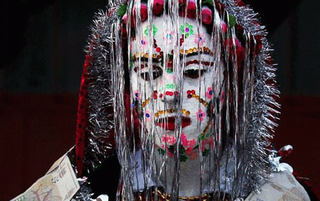 bu-xalqin-gelini-bele-bezenir-