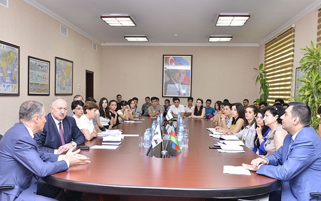 -ali-neft-mektebinin-telebeleri-azerkimyada-tecrubeye-basladilar