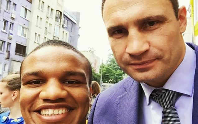 menzil-evezine-selfi-cekdirmeyi-teklif-etdi-