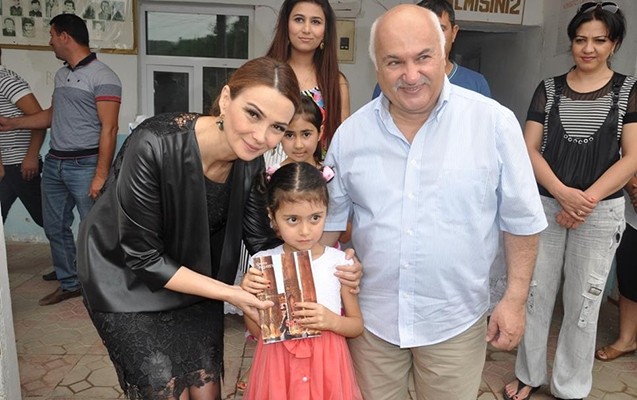 qenire-pasayeva-on-cebhede-usaqlari-sevindirdi-