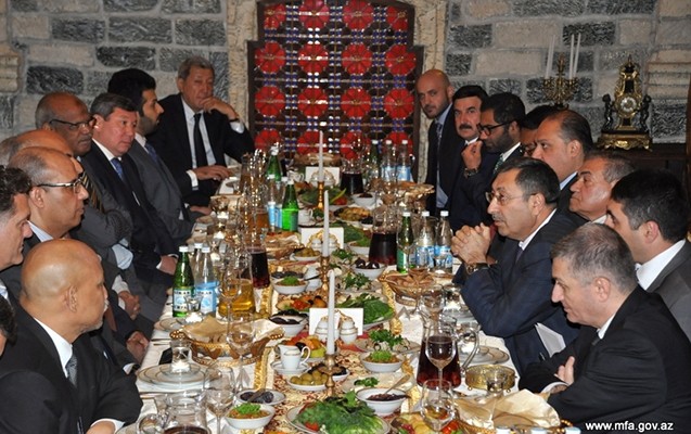 xin-sefirlere-iftar-verdi-