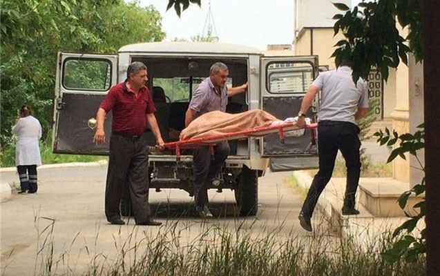 bakiya-qacan-bacisini-oldurub-yandirdi-