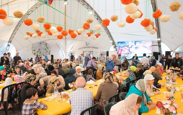 leyla-eliyeva-adindan-iftar-sufresi-