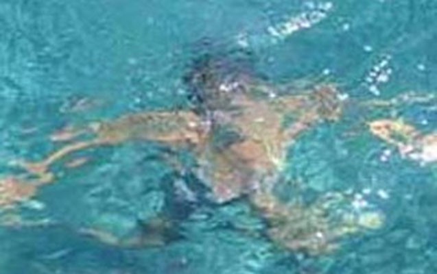 azerbaycanda-hekim-hovuzda-boguldu
