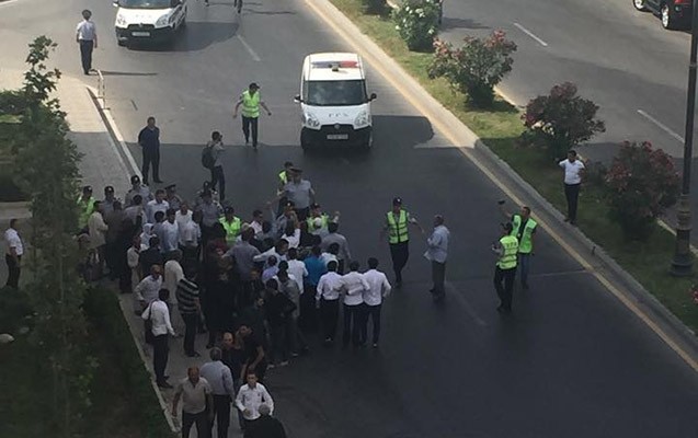 dindarlar-sefirliyin-qarsisinda-aksiya-kecirdi