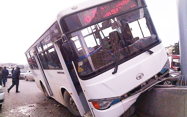 avtobus-qezalari-nezarete-goturuldu