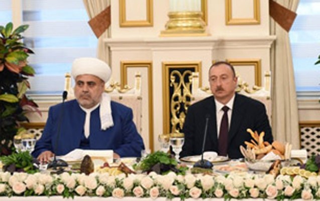 ilham-eliyev-iftar-sufresinde-