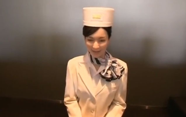 iscileri-robot-olan-hotel-acildi-
