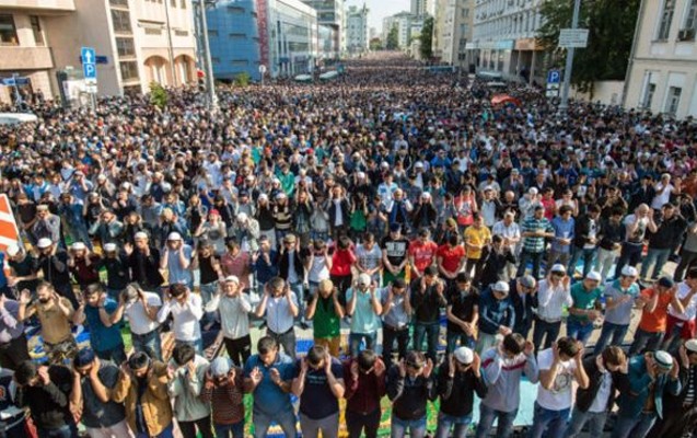 160-min-muselmanin-bayram-namazi-