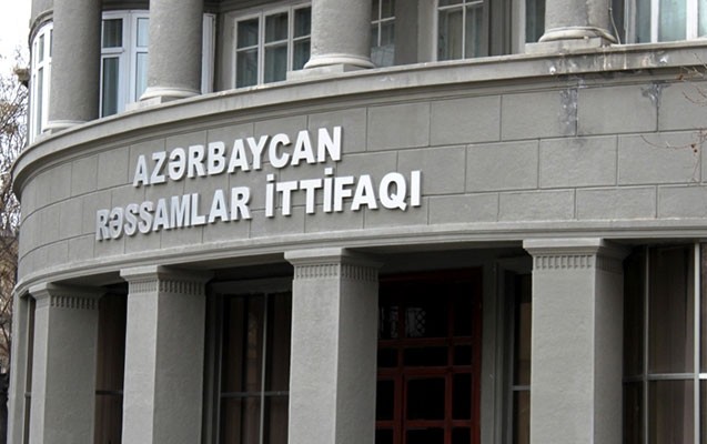 meshur-heykelteras-emalatxanada-oldu-