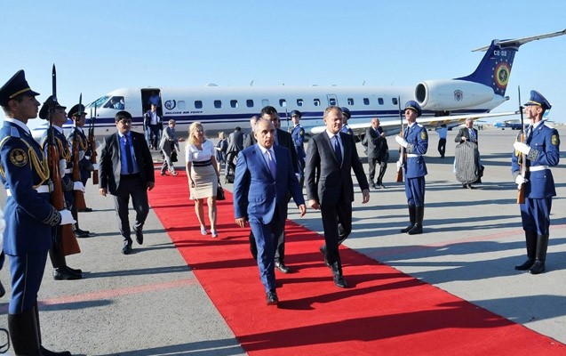 donald-tusk-azerbaycana-geldi