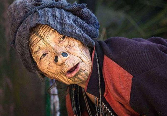 qizlari-qacirmasinlar-deye-onlari-bu-hala-salirdilar-