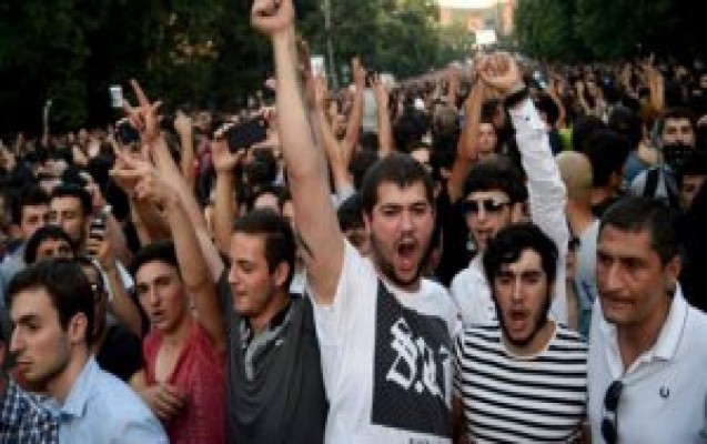 irevan-yeniden-qaynayir-