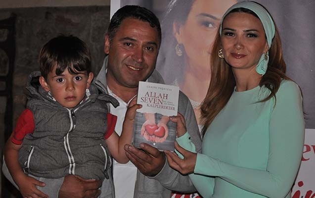 turkiyede-qenire-pasayevanin-kitablarinin-teqdimati-oldu-