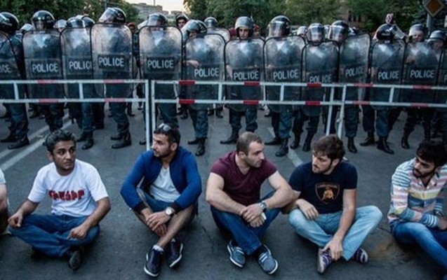 ermenistanda-novbeti-qarisiqliq-