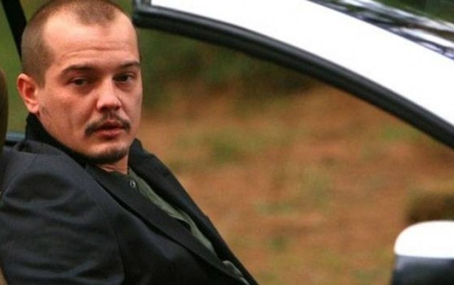 anasi-onu-qapi-qapi-gezerek-axtarir-