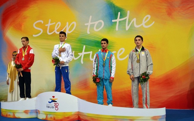 idmancilarimizdan-biri-qizil-olmaqla-uc-medal-