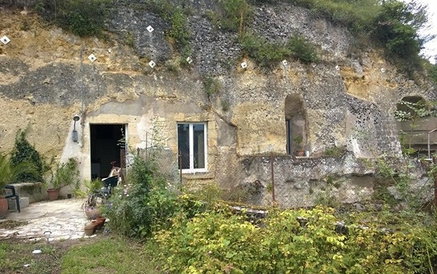 bir-avroya-aldiqlari-xarabaligi-gulustana-ceviren-